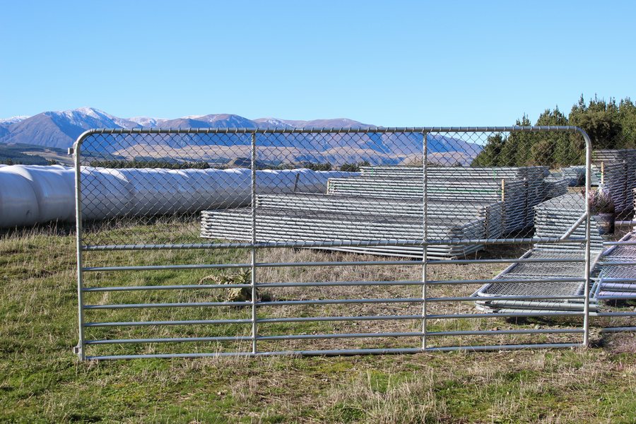HMBD14G - Heavy Duty Barred and Mesh Deer Gate 4.27m